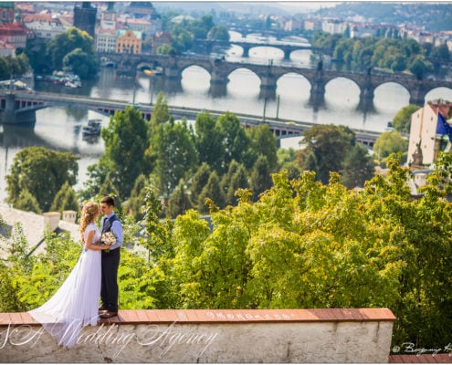 Serge & Olesya in Troja Château