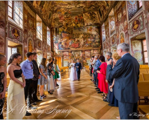 Serge & Olesya in Troja Château