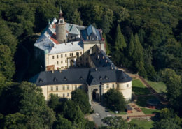 Wedding in the Zbiroh Castle